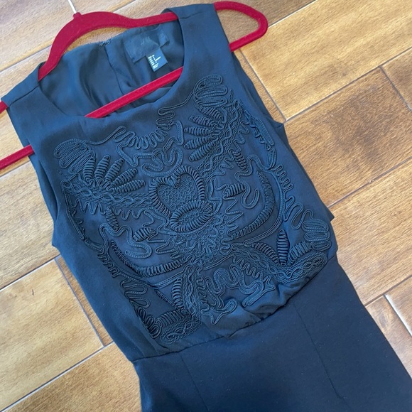 Beautiful little black dress. Perfect for any occasion. - Picture 5 of 6